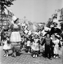 CONCARNEAU c. 1950 - Défilé
