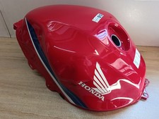 UN RESERVOIR ROUGE MOTO