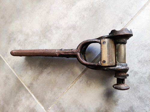 Rare ancienne bouchonneuse - rare,