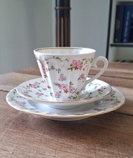 Service tasse soucoupe assiette Porcelaine russe St Petersbourg