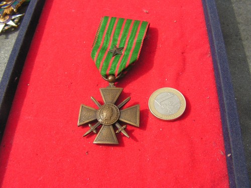 Medaille croix guerre - ,
