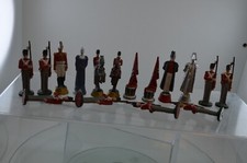 16 PIECES D'ECHEC ANGLETERRE EPOQUE PREMIER EMPIRE EN PLOMB PEINT PRINCE AUGUST