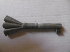 Clé Clef ancienne creuse /