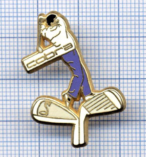 Pin's Arthus BERTRAND de la série COBRA joueur et club de GOLF / couleur violet