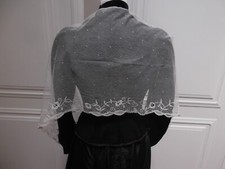 Châle/Etole ancienne en tulle brodé.