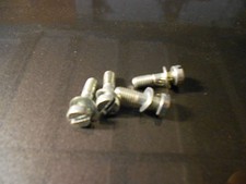 x 4  VIS DE CUVE CARBURATEURS