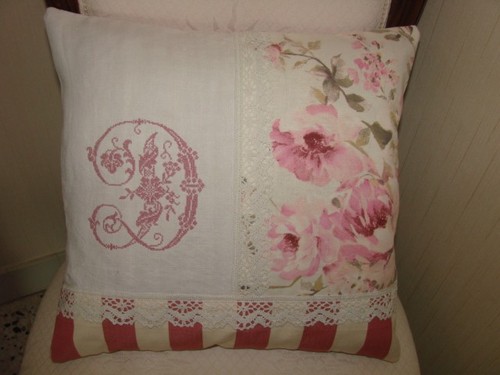 Coussin roses anciennes sur