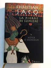 Christian Jacq. La pierre de lumière. Néfer le silencieux. Excellent état.