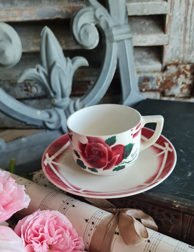 Ancienne tasse sous - tasse,