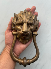 Ancienne poignée de traction anneau heurtoir de porte tête de lion en fonte...
