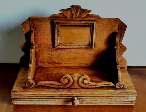 Petit meuble ancien mural avec