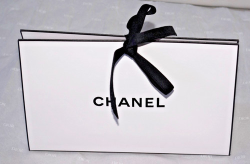 Chanel boite triangulaire - chanel,