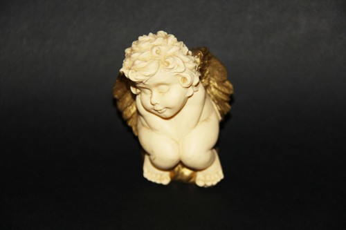 Angelot timide figurine