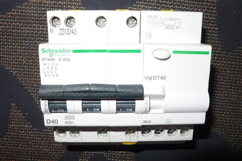 Disjoncteur a9n21420 - disjoncteur,