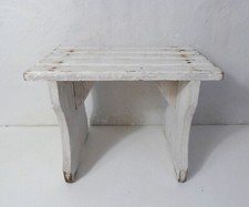 ancien petit Banc blanc marche