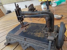 Machine à coudre très ancienne  19ème ? inscription: 2640