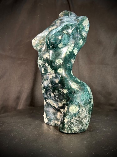 Beautiful moss agate - 7.25",