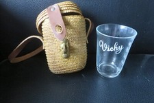 ancien   verre de curiste et son panier en osier