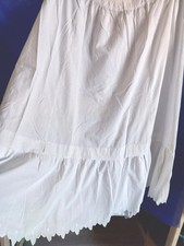 Idéal folklore, costume Ancien long  ample jupon.en coton blanc Volant  festonné