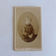 Touranchet Photographe à Paris Enfant appuyé sur le prie-Dieu  Photo CDV