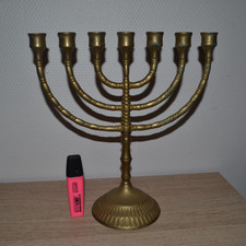 Belle menorah en laiton