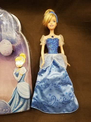 Jolie poupée princesse - jolie,