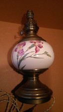 Lampe a pétrole céramique probablement Lunéville a décor d' iris hauteur 36 cms