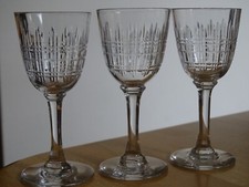 BACCARAT 3 ANCIENS PETITS VERRES A LIQUEUR EN CRISTAL MODELE CAVOUR ht 9 cm