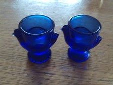 Coquetier ancien en verre bleu