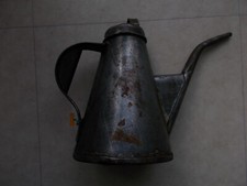 ANCIENNE BURETTE A HUILE  BROC PICHET GARAGE DANS SON JUS