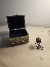 Saupoudreur ancien en forme de