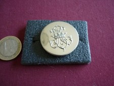 ANCIEN BOUTON  DE LIVREE 