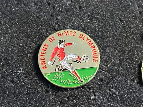 Pins pin football soccer - f,
