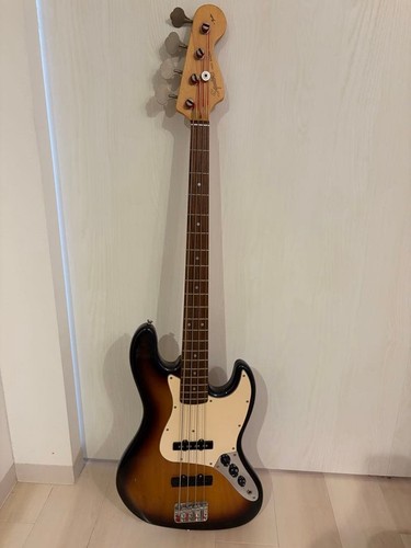 Squier fender jazz - by,