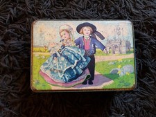 ANCIENNE BOÎTE À GÂTEAUX