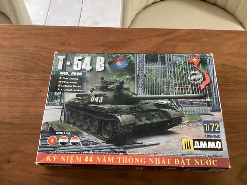 Maquette char russe b - t-54,