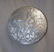 BELLE BOITE EN ALUMINIUM REPOUSSE SIGNEE A VALLET HIPPOCAMPE ART DECO