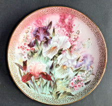 Assiette de Lena Liu, « Iris Quartet », numéro 12592E, 1991, porcelaine fine.