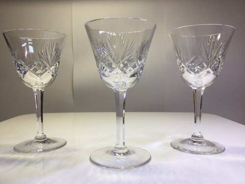 Beaux verres anciens - beaux,