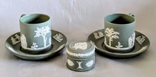 WEDGWOOD Paire de Tasses et