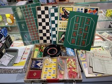 ANCIENNE BOITE DE JEUX, vintage, dadas, jeu de l'oie, roulette etc complète