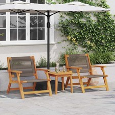 Chaises de jardin avec table
