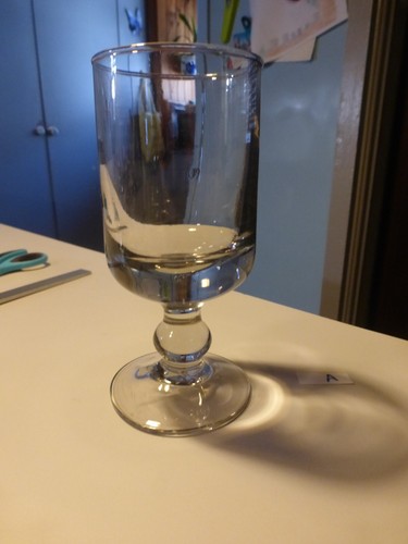 Num ancien grand verre - num,