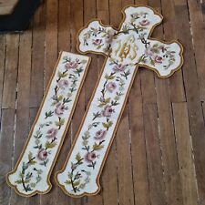 2 Broderies Canevas Chasuble