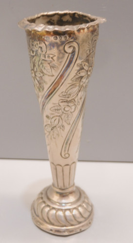 Joli vase cornet victorian - -joli,