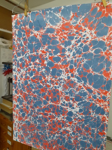 Papier marbré cuve de - papier, la
