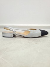 CHANEL Chaussures plates à