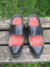 Anciens Sabots Galoches en Bois & Cuir marque R & E