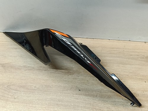 Carenage coque lateral - un,