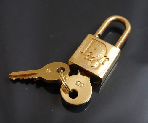 Authentique breloque cadenas